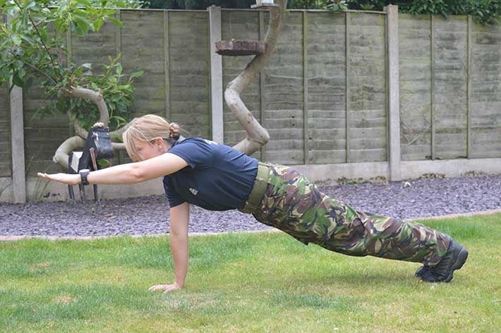 Superwoman-press-up3