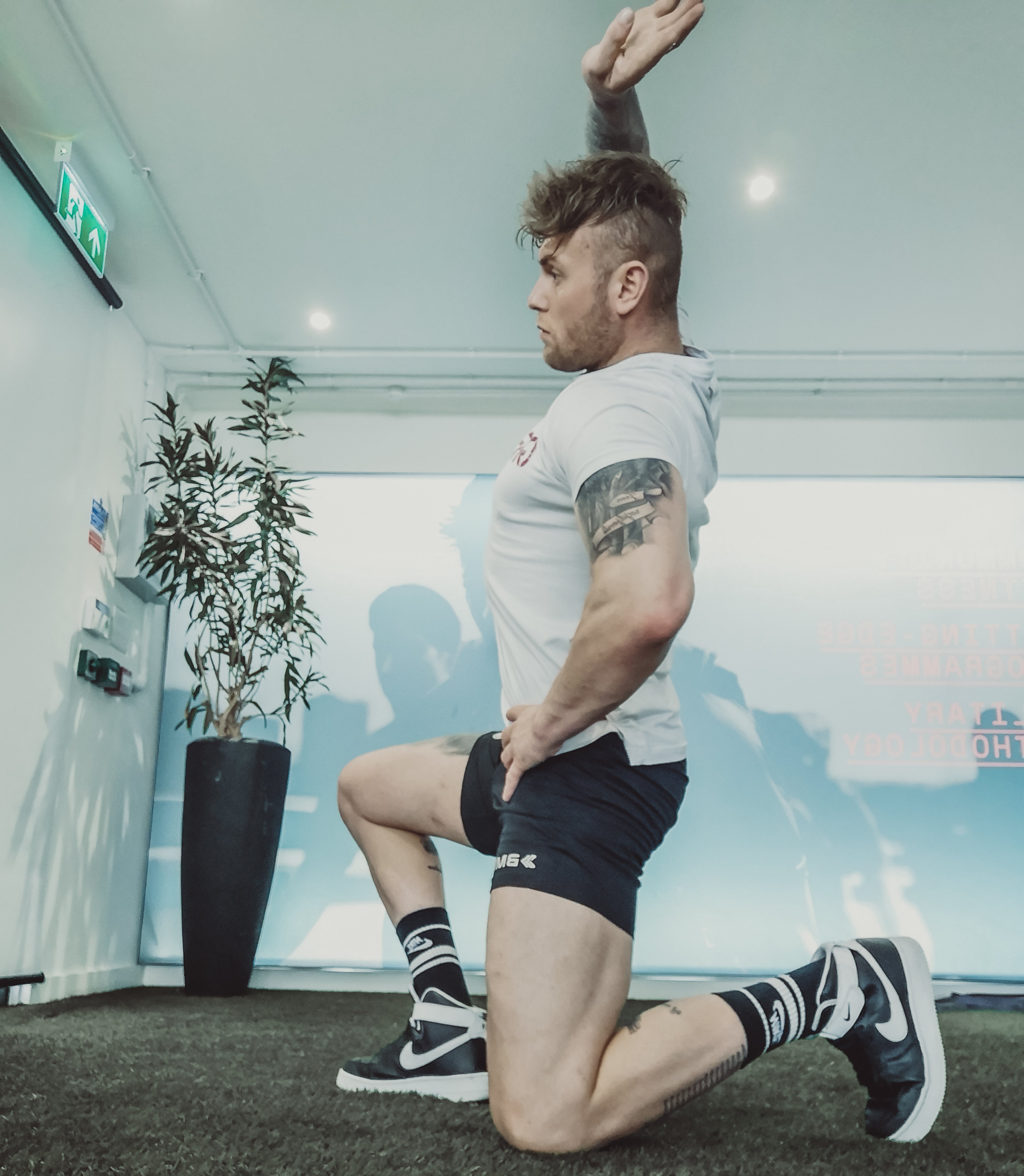 lunging hip flexor stretch